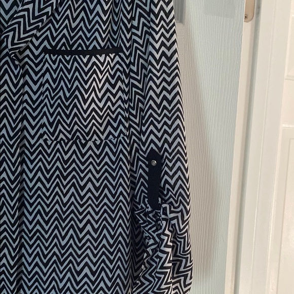 Zac & Rachel Monochrome Chevron Top - Picture 4 of 4